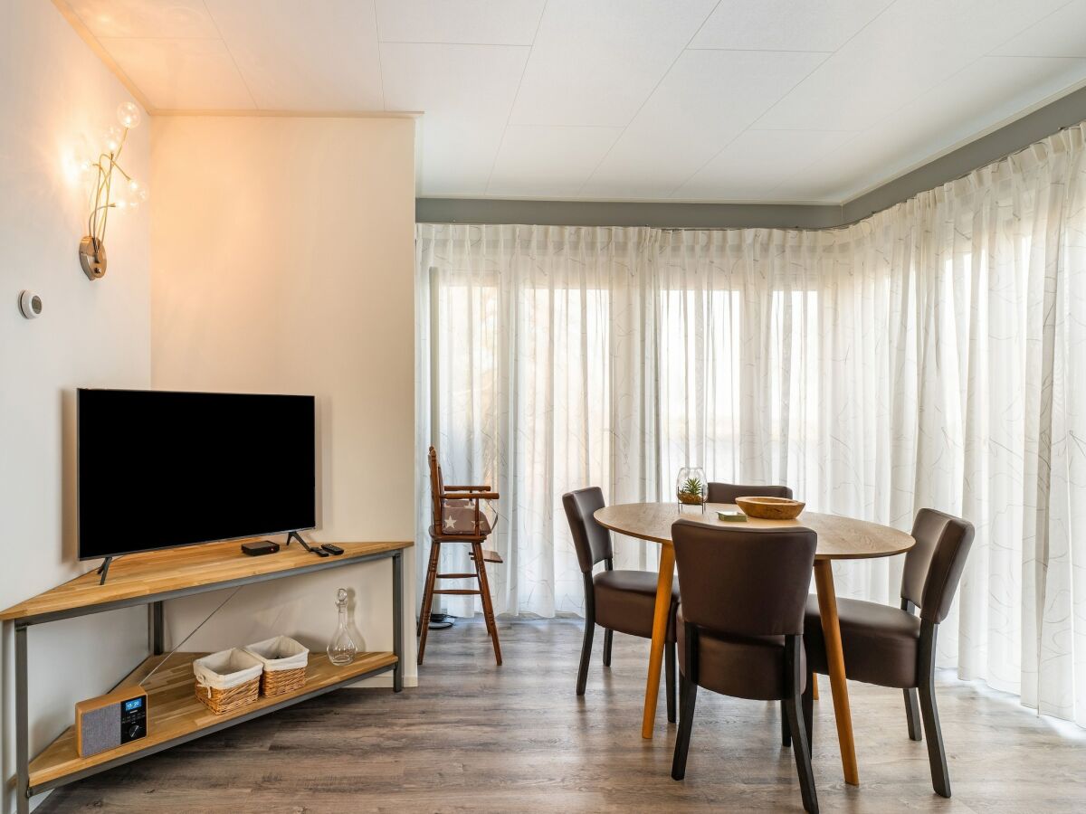 Holiday house Nice holiday home with boat and jetty - Features photo 3