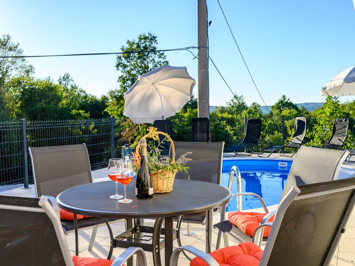 Villa Sky with private pool, surrounded by greenery - Outdoor photo 3