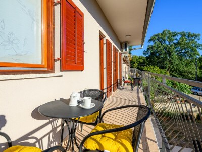 Villa Sky with private pool, surrounded by greenery - Outdoor photo 8
