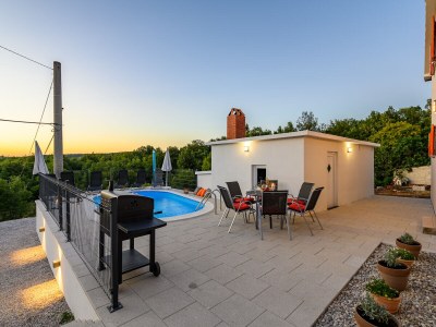 Villa Sky with private pool, surrounded by greenery - Outdoor photo 13