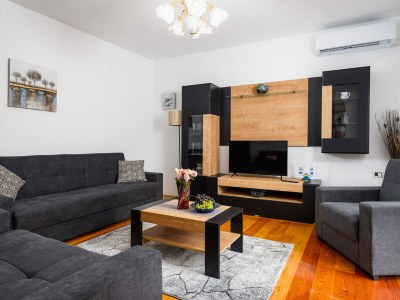 Villa Sky with private pool, surrounded by greenery - Features photo 21