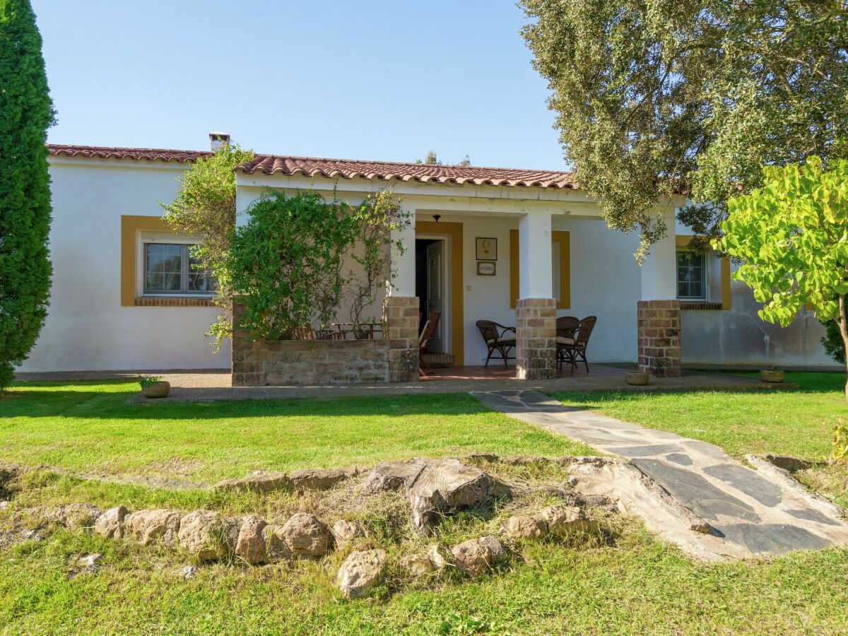 Holiday park Ferienhaus in Tajo mit Pool und Wald