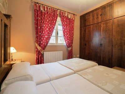 Holiday park Ferienhaus in Tajo mit Pool und Wald - Features photo 15