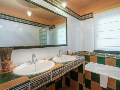 Holiday park Ferienhaus in Tajo mit Pool und Wald - Features photo 17