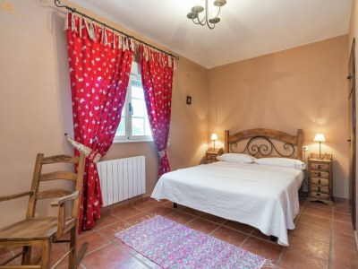 Holiday park Ferienhaus in Tajo mit Pool und Wald - Features photo 21