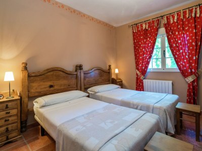 Holiday park Ferienhaus in Tajo mit Pool und Wald - Features photo 26