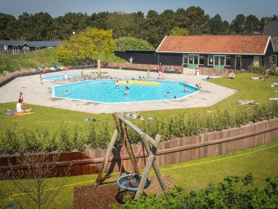 Holiday park Chalet in Texel with Private Sauna - Outdoor photo 29