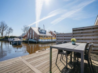 Holiday park Houseboat in Waterpark with Private Dock - Outdoor photo 8