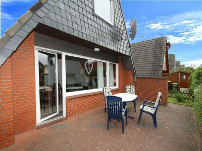 Holiday house Ferienhaus Toms Hütte mit Terrasse in Dornum in East Frisia - Holiday house