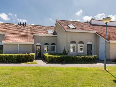 Holiday park Renovated Bungalow nr Beach - Outdoor photo 4