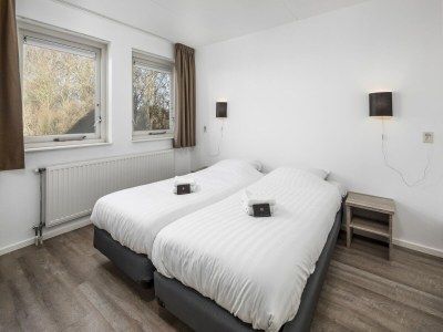 Holiday park Renovated Bungalow nr Beach - Features photo 8