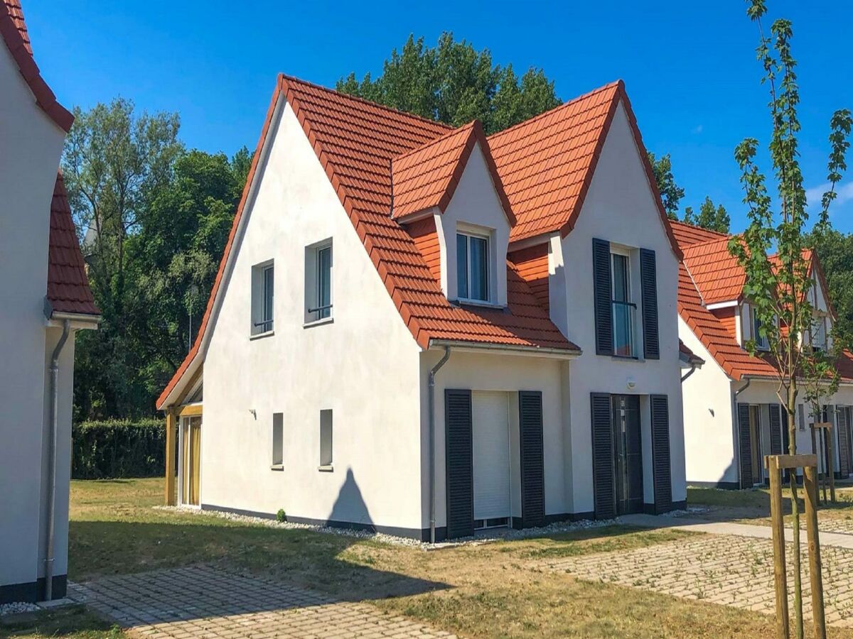 Holiday park Large Holiday Home by Coast - Outdoor photo 3