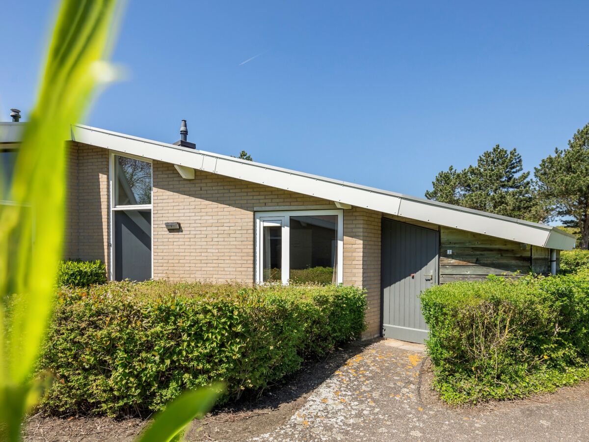 Holiday park Chalet by Dutch Coast with Private Garden - Outdoor photo 5