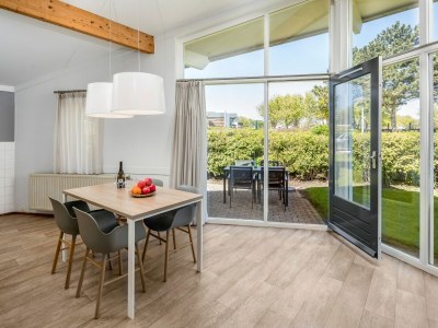 Holiday park Chalet by Dutch Coast with Private Garden - Features photo 14