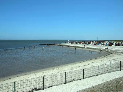 Holiday house Ferienhaus am Deichtor in Neßmersiel - Environment photo 14