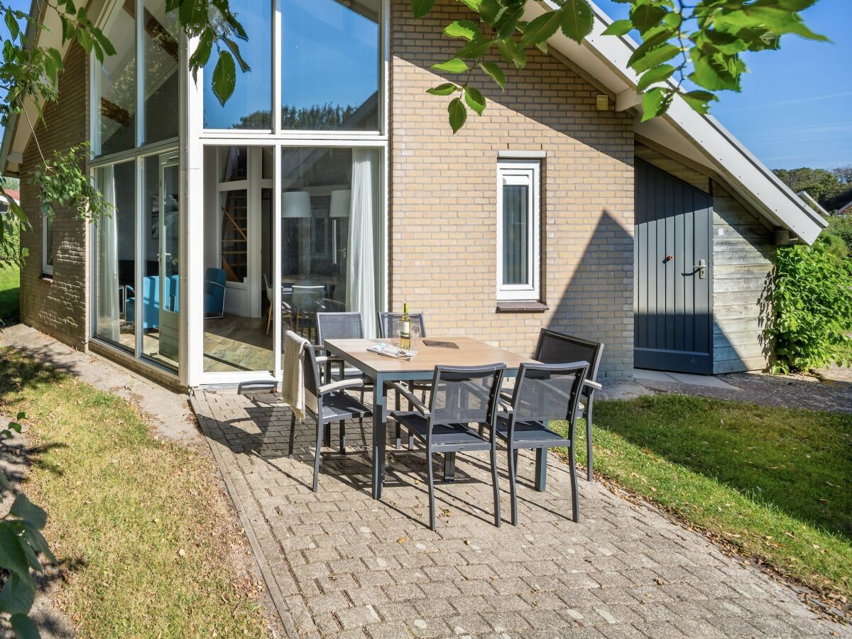 Holiday park Bungalow near North Sea Beach with Garden