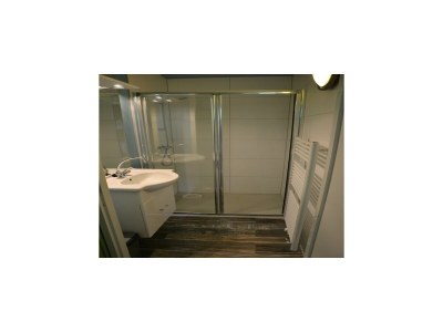 Holiday park Bungalow in 's-Gravenzande with Nautical Charm - Features photo 11