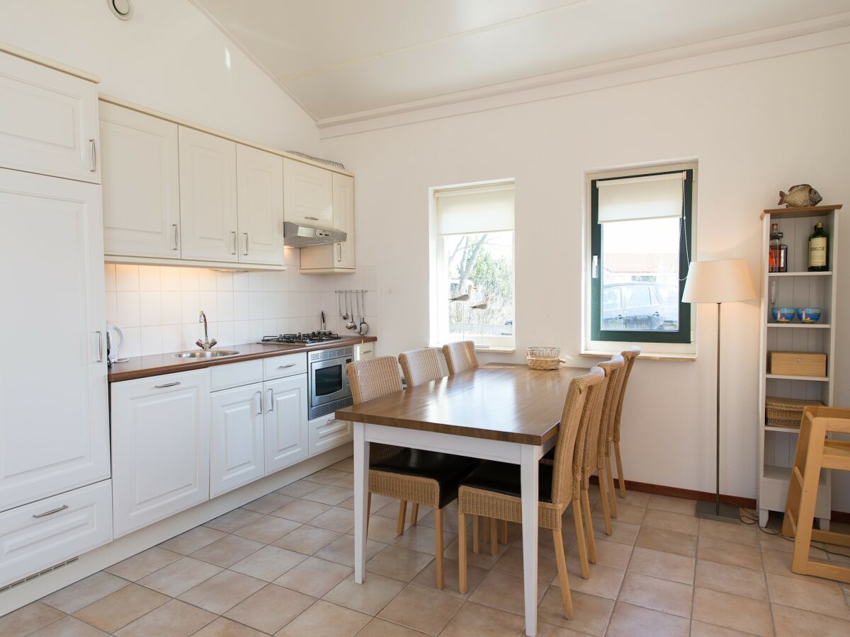 Holiday park Spacious Renovated single-storey bungalow - Features photo 3