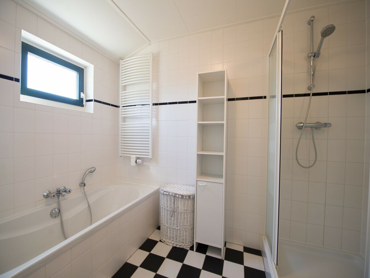 Holiday park Spacious Renovated single-storey bungalow - Features photo 5