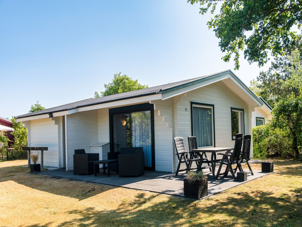 Holiday park Beautiful bungalow in Hollum