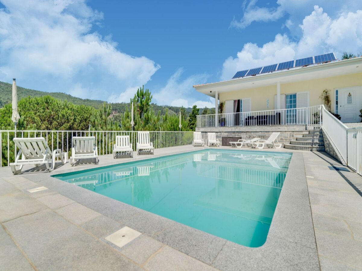 Holiday park Gehobene Villa mit Swimmingpool und Terrasse
