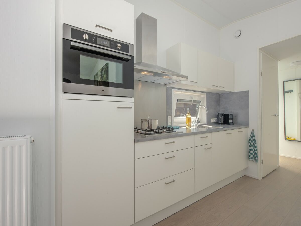 Holiday park Lodge in Bospark 't Wolfsven with Garden - Features photo 3