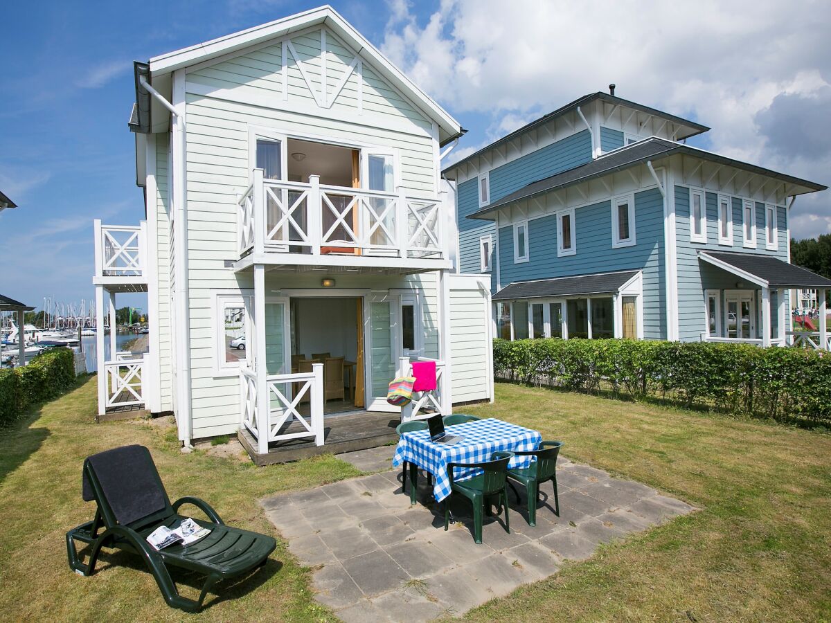 Holiday park Villa in Cape Helius mit Gartenterrasse