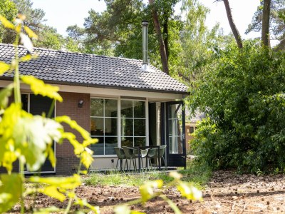 Holiday park Bungalow in Park De Peel - Car-Free Retreat - Outdoor photo 3