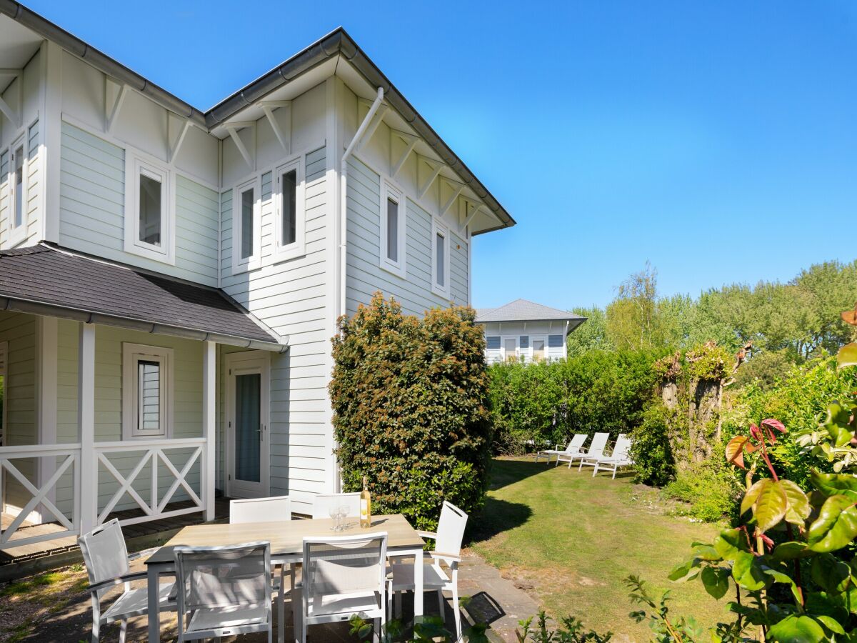 Holiday park Villa in Hellevoetsluis near North Sea Beach - Outdoor photo 4
