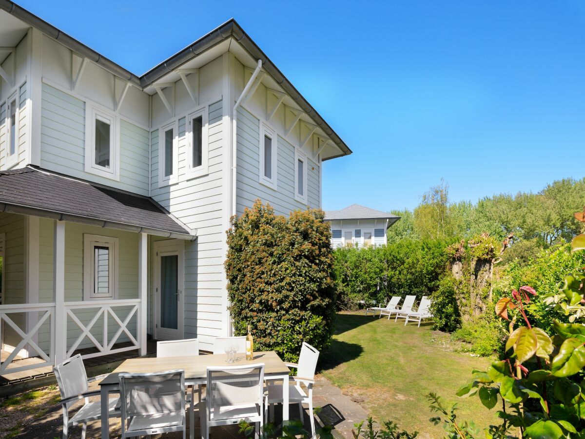 Holiday park Villa in Hellevoetsluis nahe Nordseestrand - Outdoor photo 2
