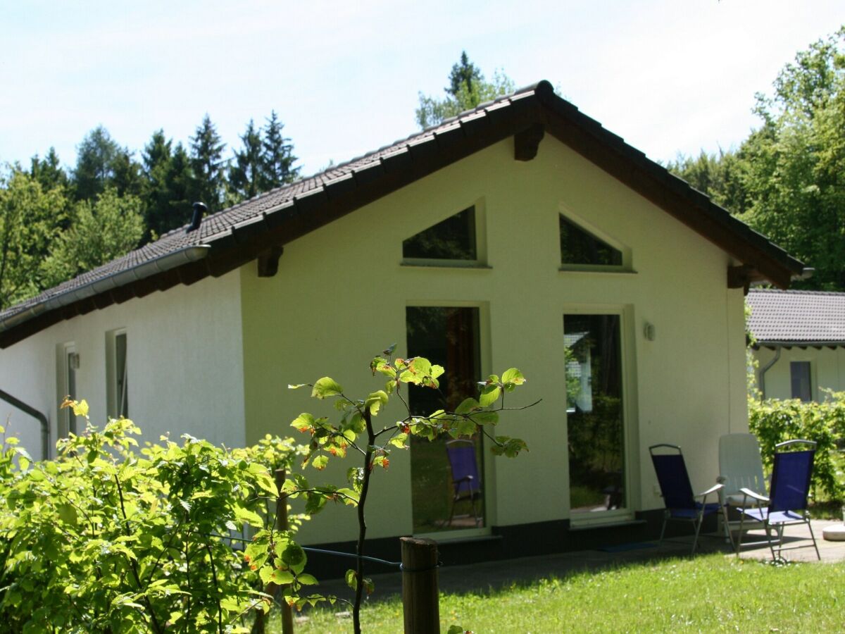 Holiday park Bungalow in der Eifel am Waldrand - Outdoor photo 2