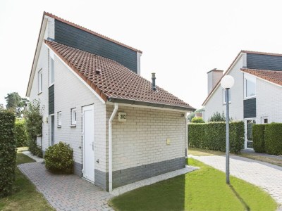 Holiday park High-End Villa Nestled in Greenery - Holiday park