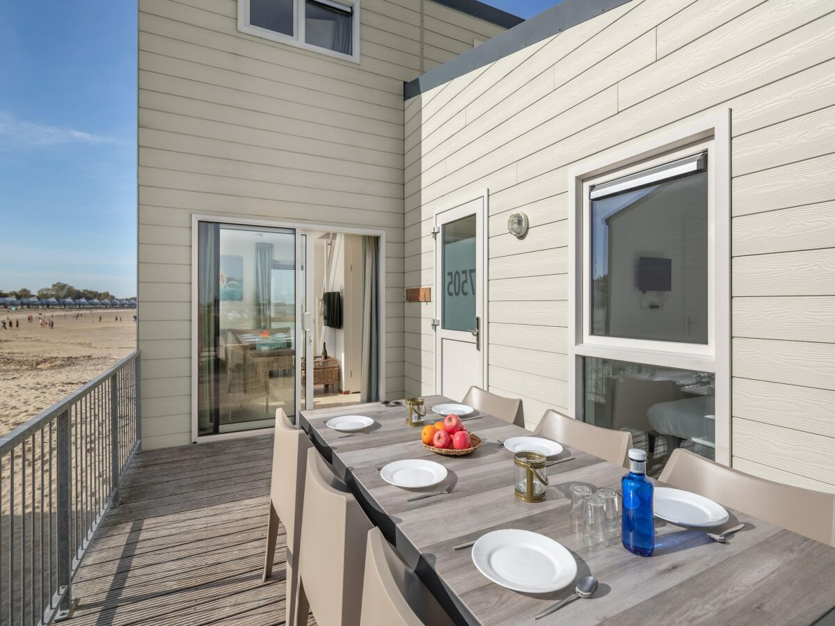 Holiday park Chalet in Kamperland am Strand - Outdoor photo 2