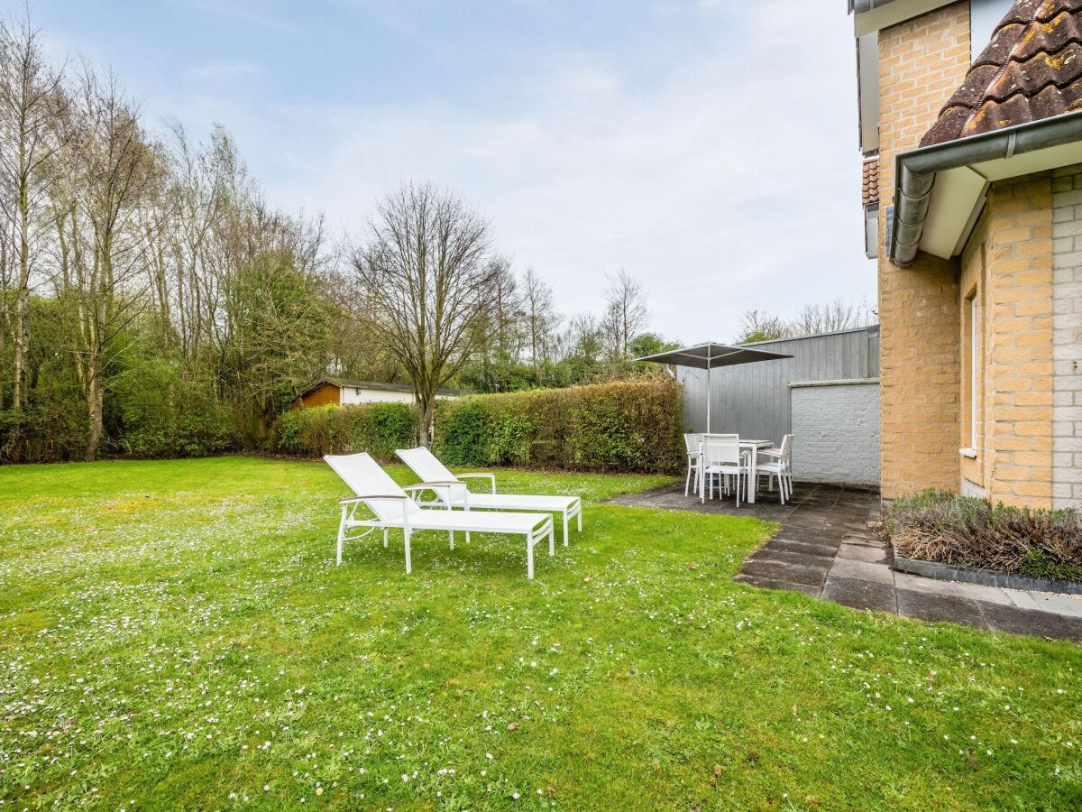 Holiday park Villa in Banjaard near Sandy North Sea Beach - Outdoor photo 4