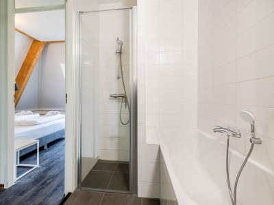 Holiday park Villa in Banjaard near Sandy North Sea Beach - Features photo 14