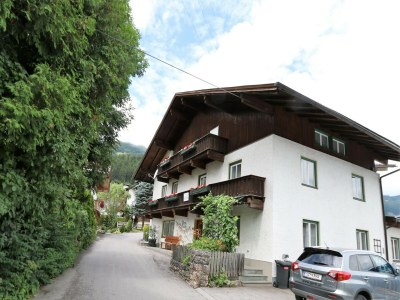 Holiday house Chalet in Fügen near Spieljochbahn Lift - Outdoor photo 5