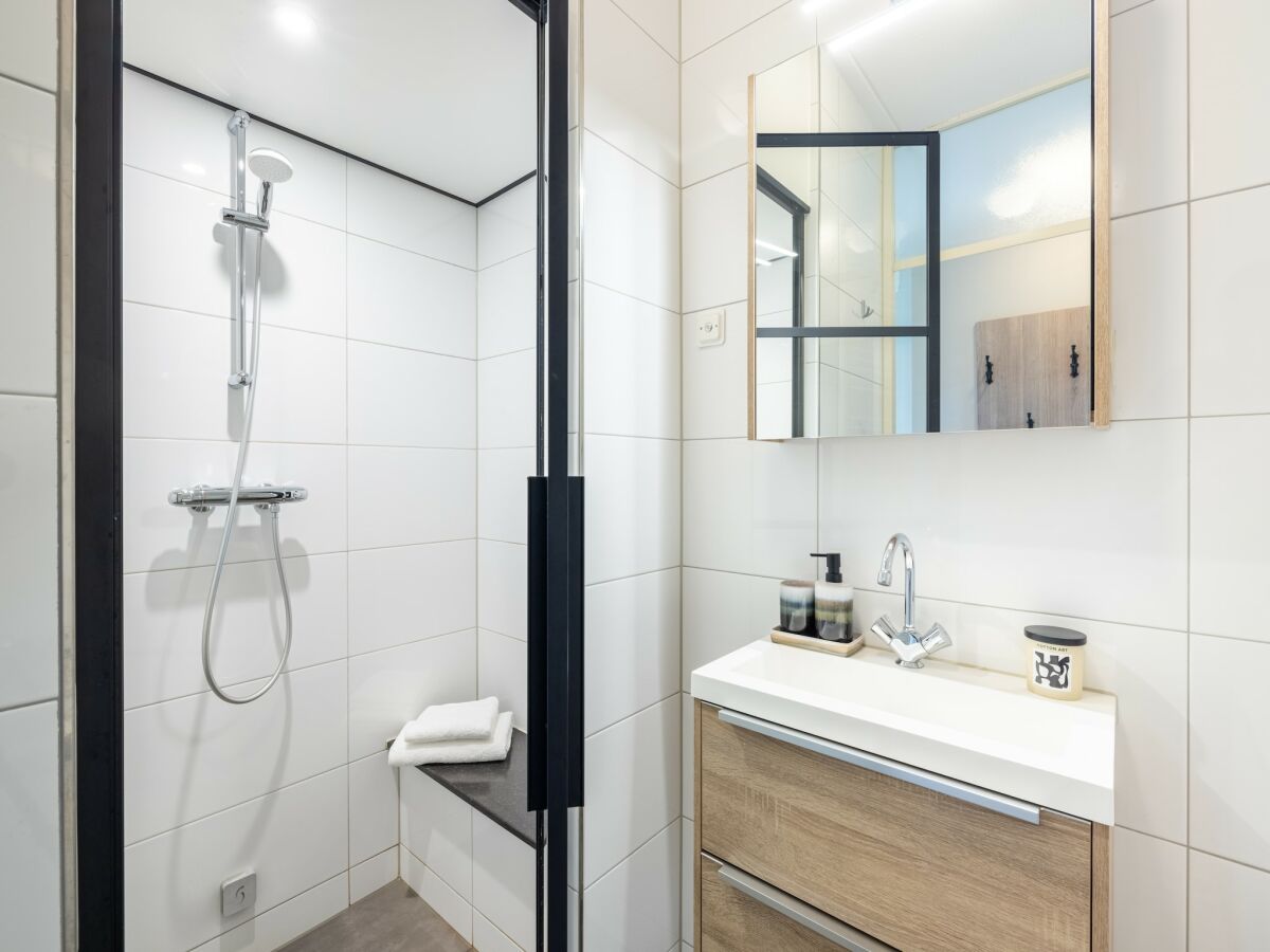 Holiday park Villa in Netherlands with Private Jetty - Features photo 2