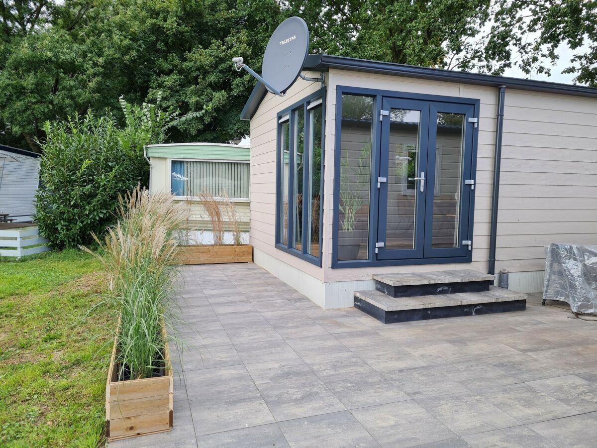 Holiday park Chalet with dishwasher in a park - Outdoor photo 4