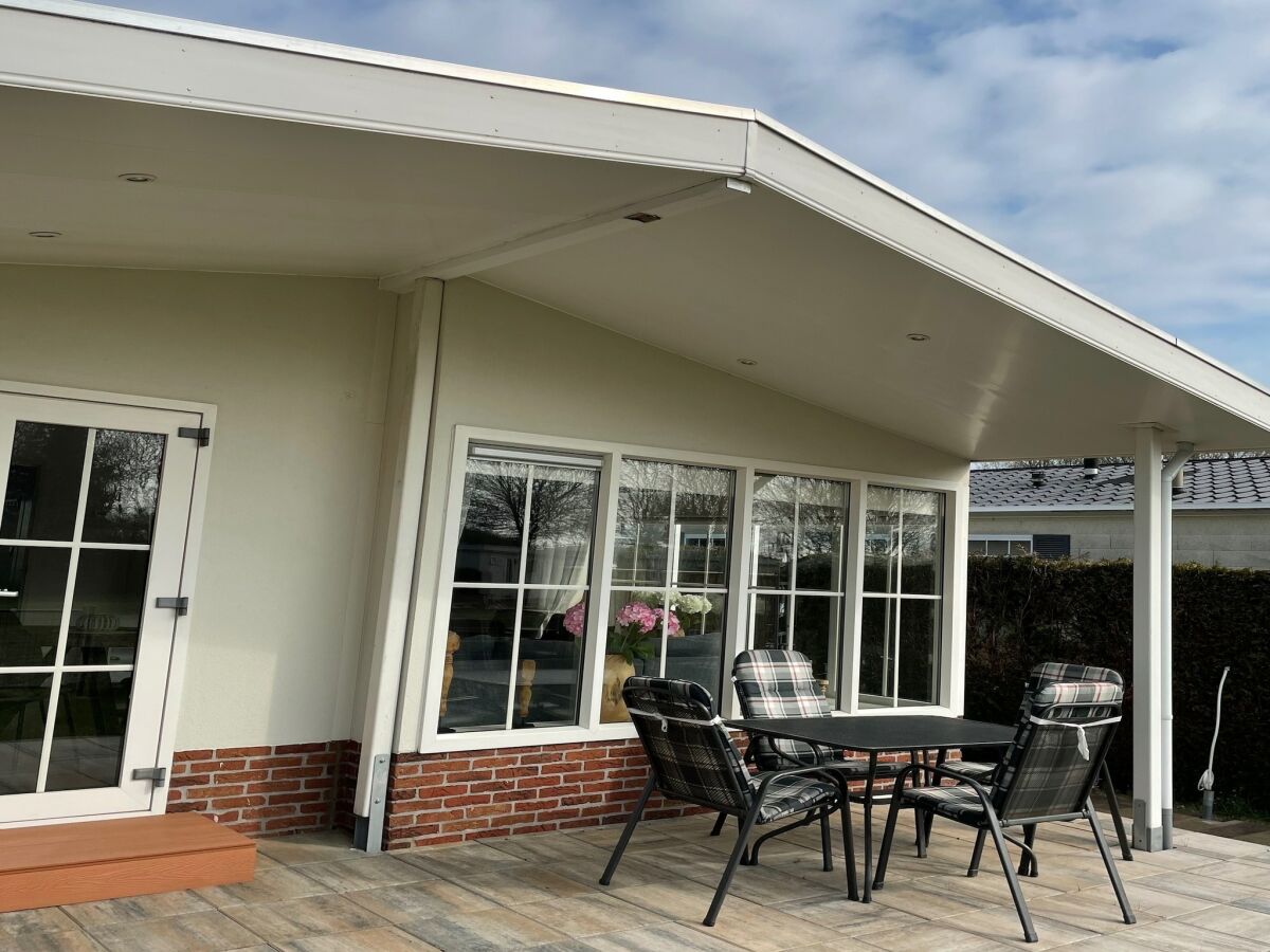 Holiday park Chalet with dishwasher in a park - Outdoor photo 5