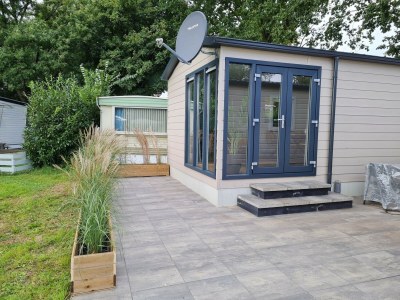 Holiday park Chalet with dishwasher in a park - Outdoor photo 4