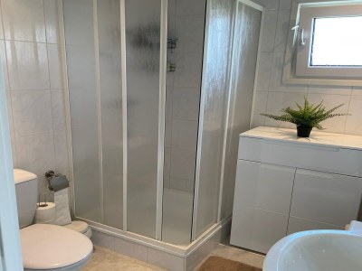 Holiday park Chalet with dishwasher in a park - Features photo 22