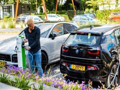 Holiday park Chalet with dishwasher in a park - Outdoor photo 31