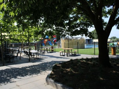 Holiday park Chalet with dishwasher in a park - Outdoor photo 40