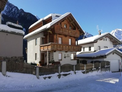 Apartment Chalet in Mayrhofen near Ski Slopes - Outdoor photo 6