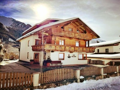 Apartment Chalet in Mayrhofen near Ski Slopes - Outdoor photo 8