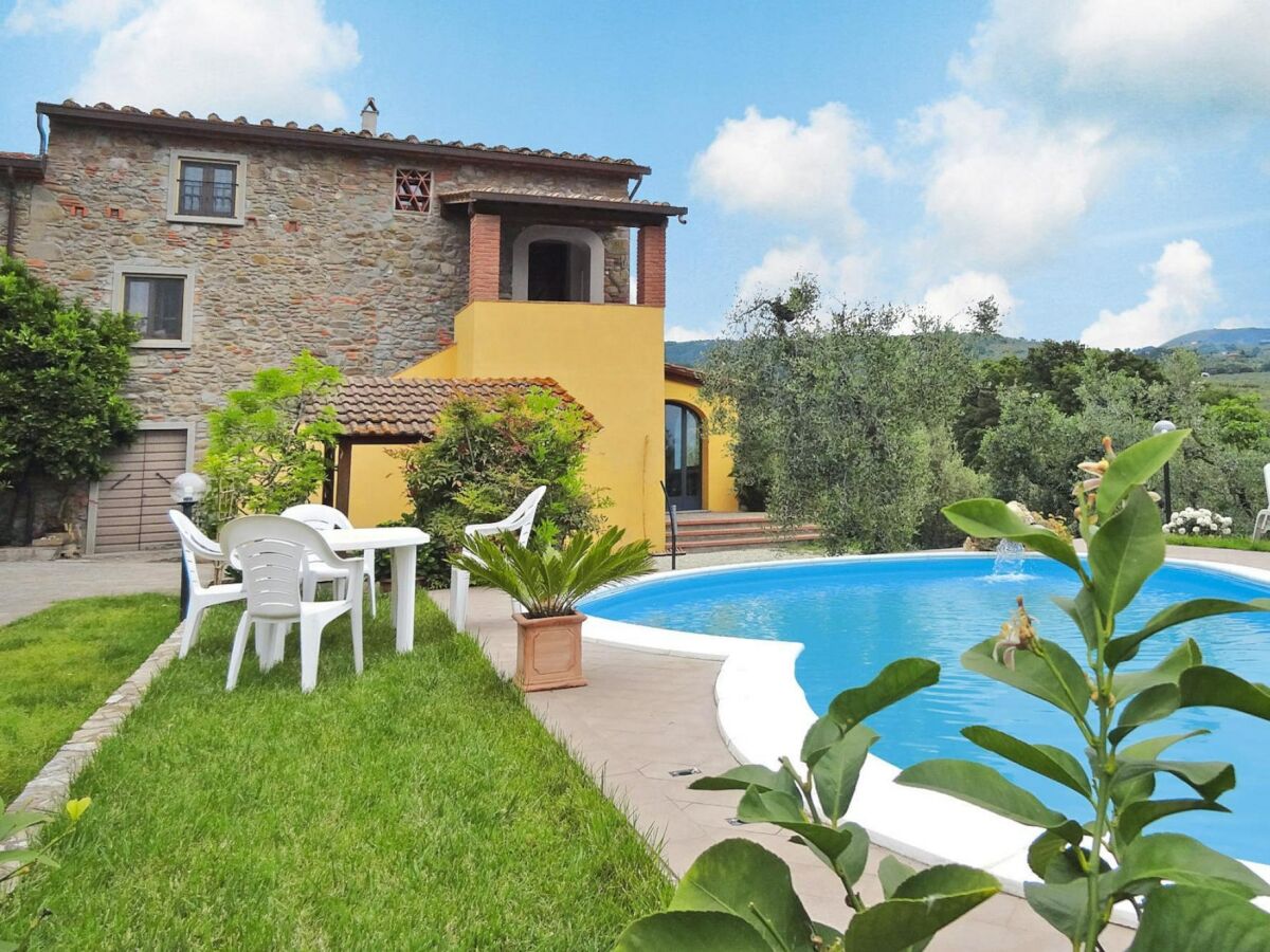 Holiday park Villa in Vinci with Private Pool & Vineyard Views