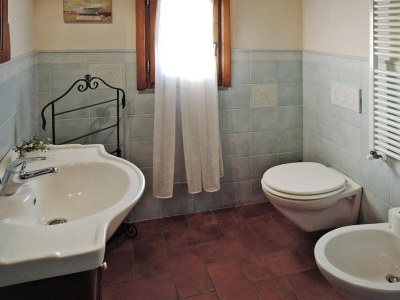 Holiday park Villa in Vinci with Private Pool & Vineyard Views - Features photo 23