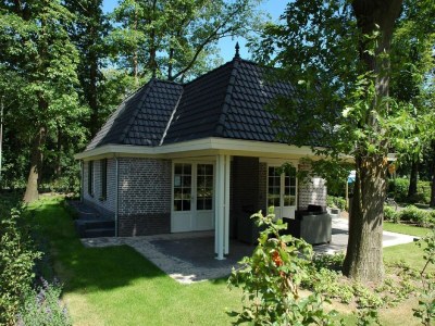 Holiday park Villa in Netherlands with Spacious Garden - Holiday park
