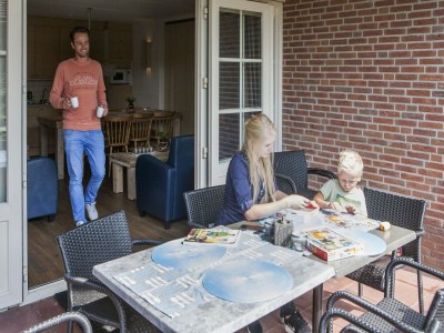 Holiday park Bungalow in Netherlands with Garden Terrace - Outdoor photo 3