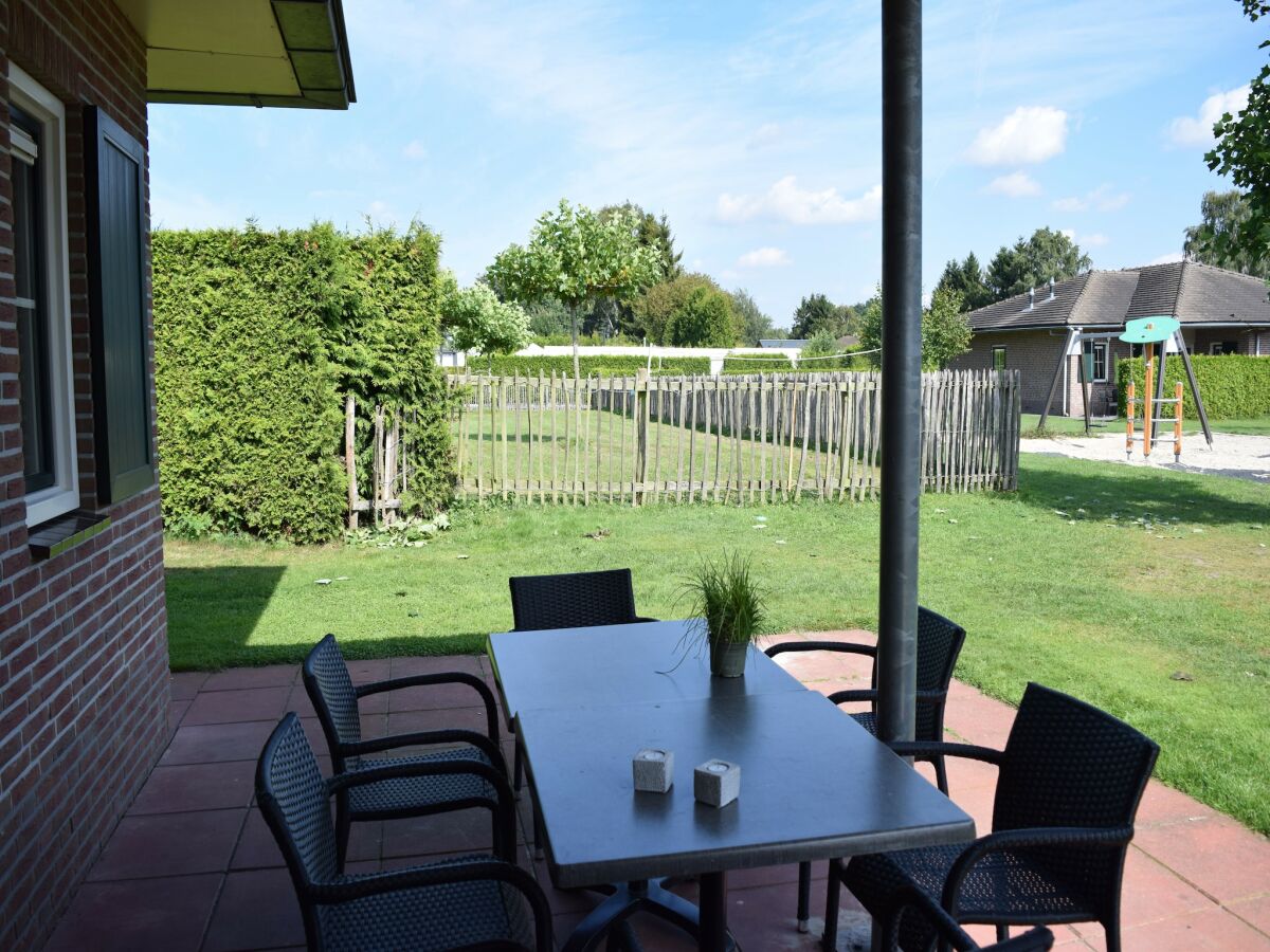 Holiday park Bungalow in Netherlands with Flexible Group Space - Outdoor photo 2